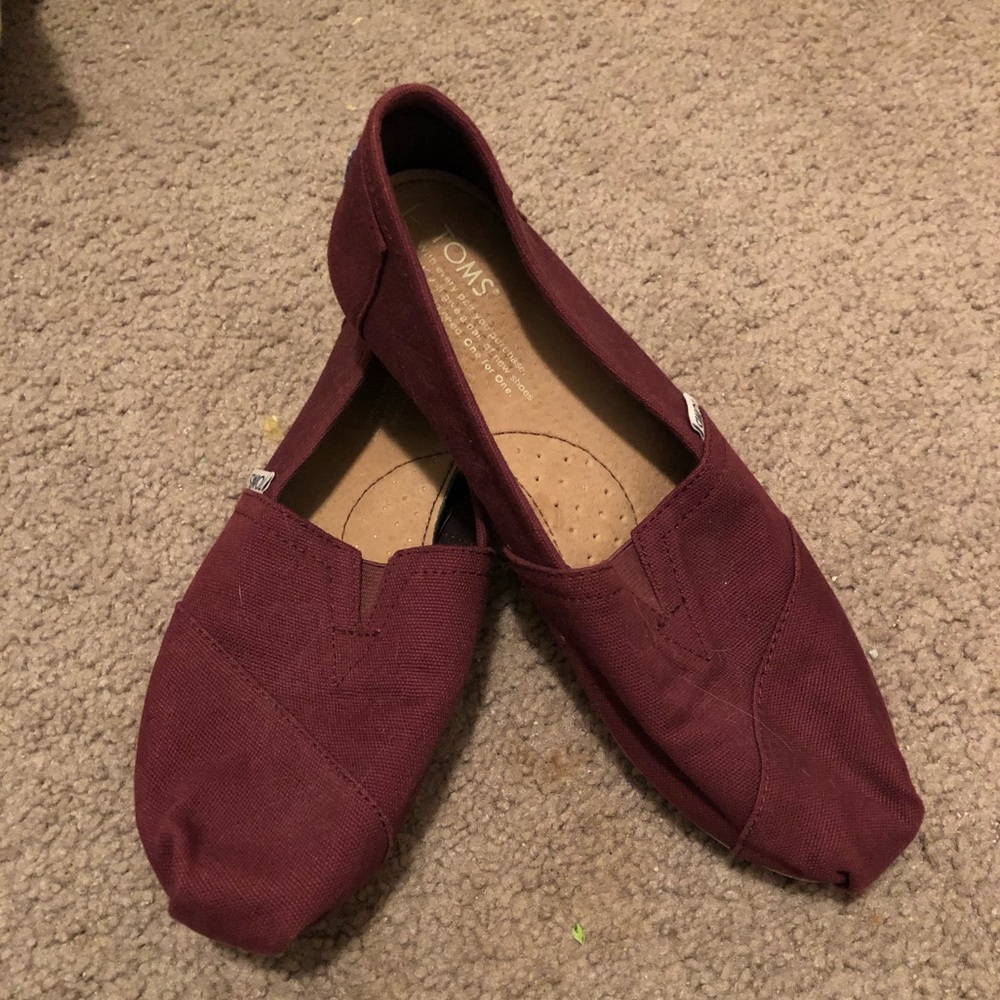 Maroon TOMS
